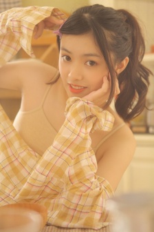 美女抓奶抖胸视频